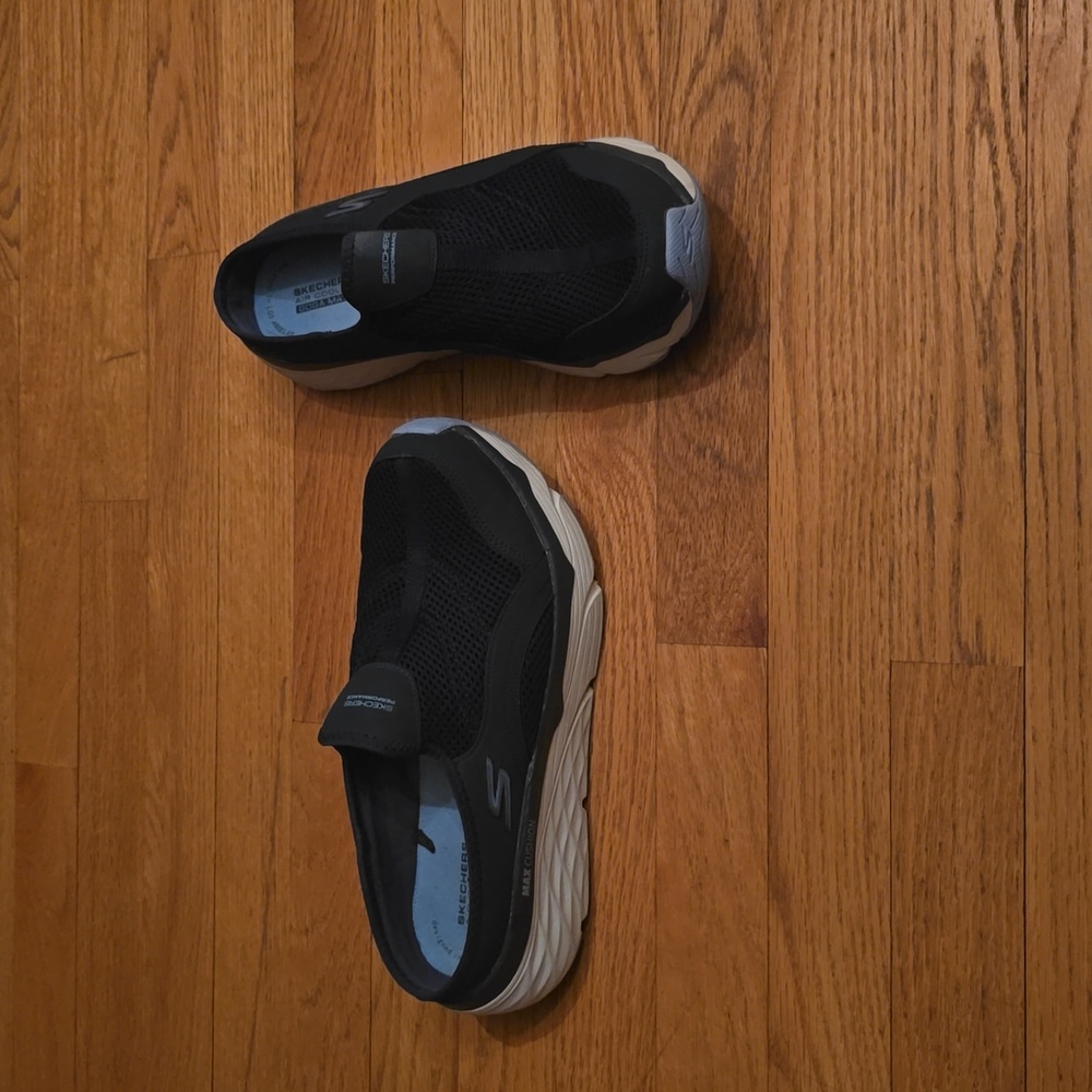 Sketchers Shoes